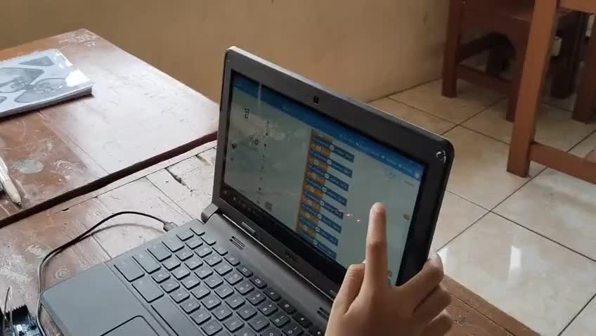 Aktivitas koding murid SDIT Al-Ummah