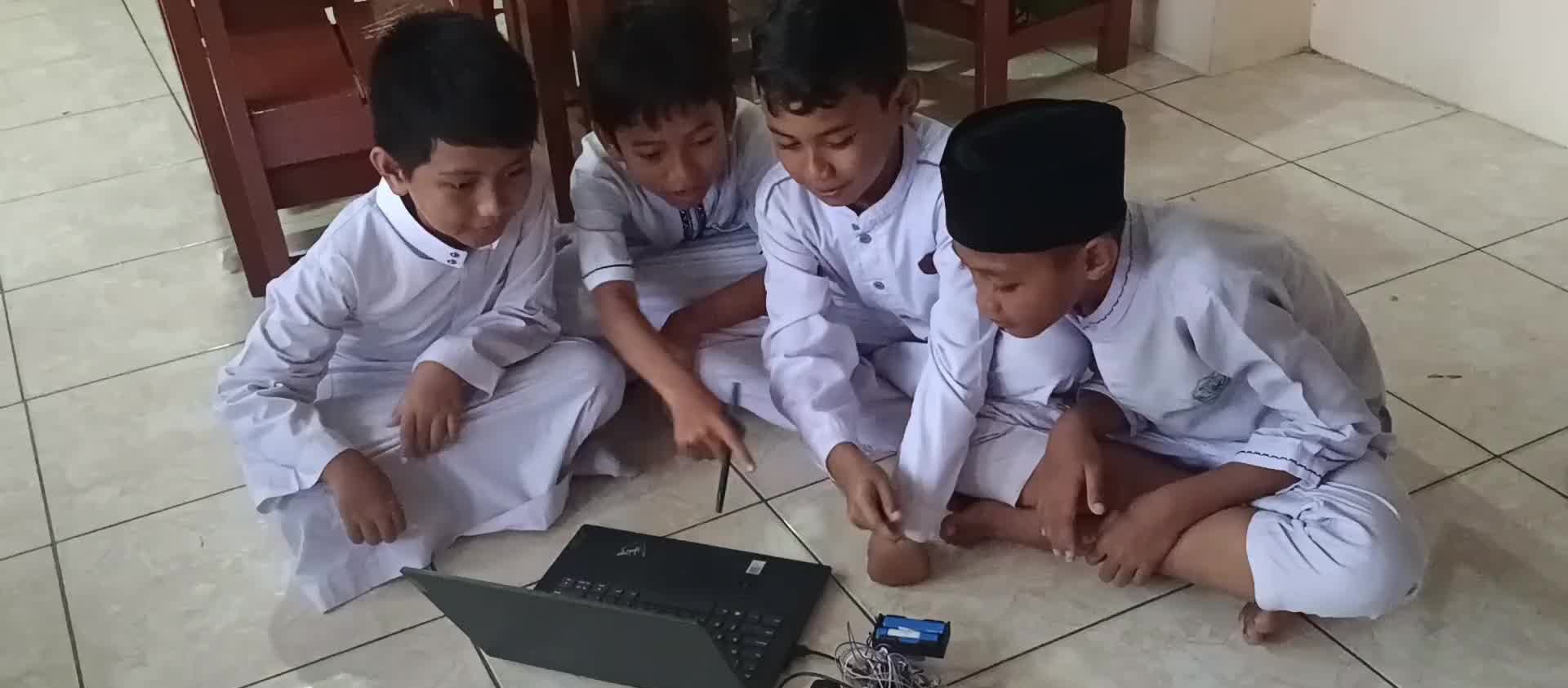 Murid SDIT Al-Ummah mengembangkan robotic car