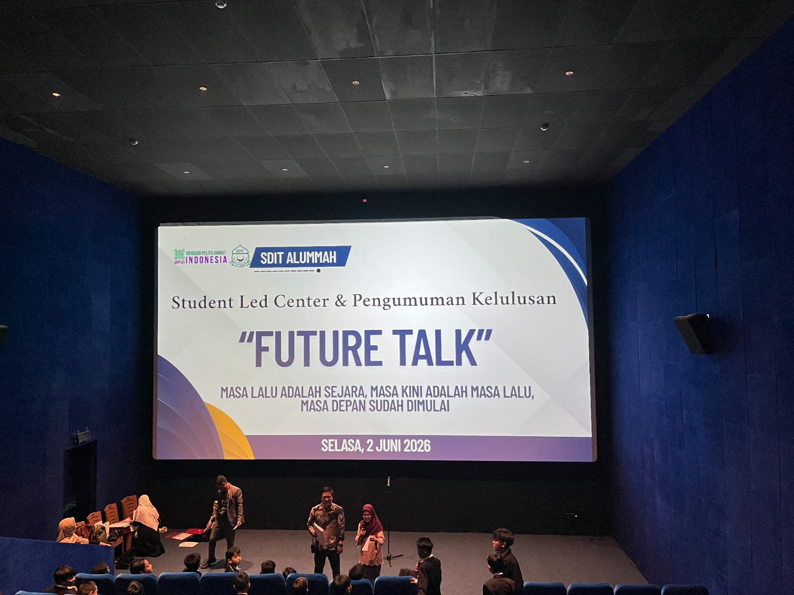 Layar Future Talk pada Student-Led Conference SDIT Al-Ummah